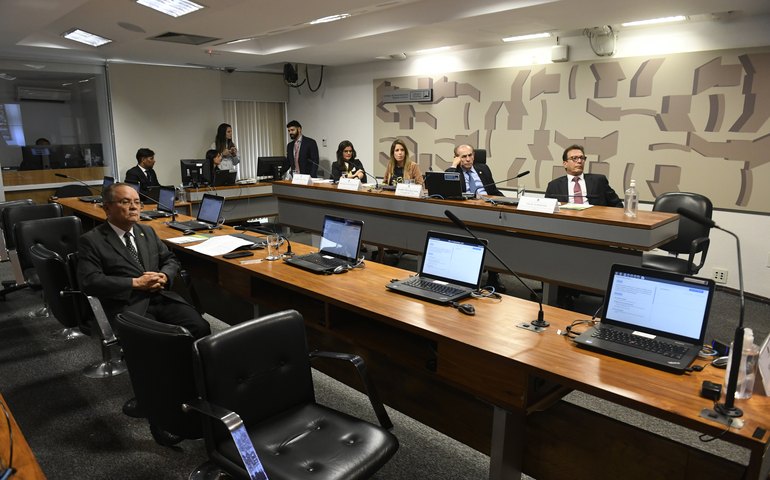 CDR: senadores e especialistas defendem construção da Ferrogrão