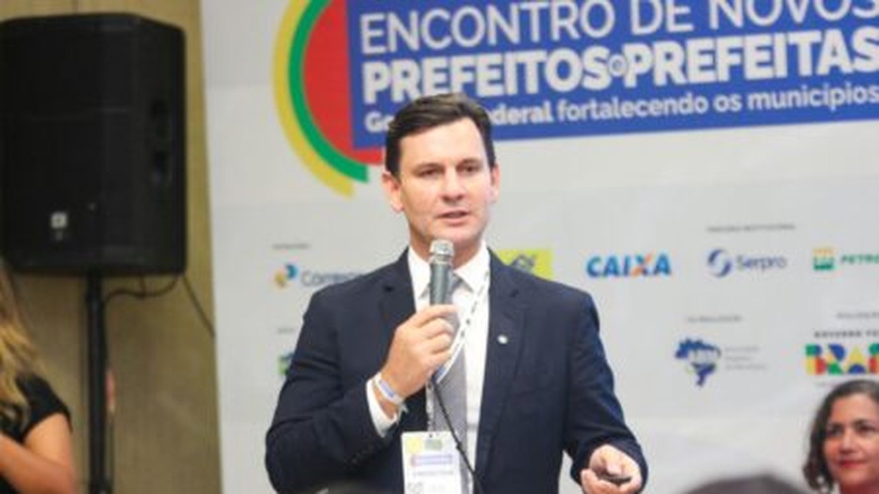 Marcelo Beltrão apresenta a prefeitos brasileiros como transformar educação municipal