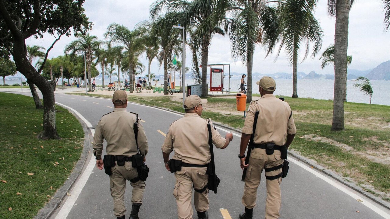 Transformar guardas em 'mini-PMs' é fazer 'puxadinho' da segurança pública, notam analistas
