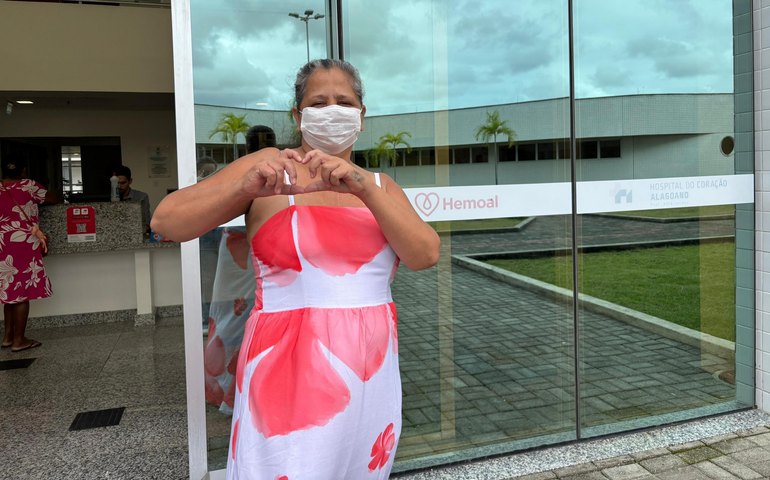 Primeira transplantada cardíaca da Rede Hospitalar Pública de Alagoas celebra nova vida