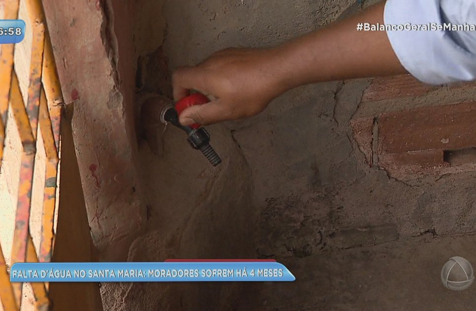 Moradores do bairro Santa Maria sofrem com a falta d'água