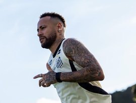 Neymar volta a ser decisivo e engata boa sequência no Santos pós-Copa do Mundo