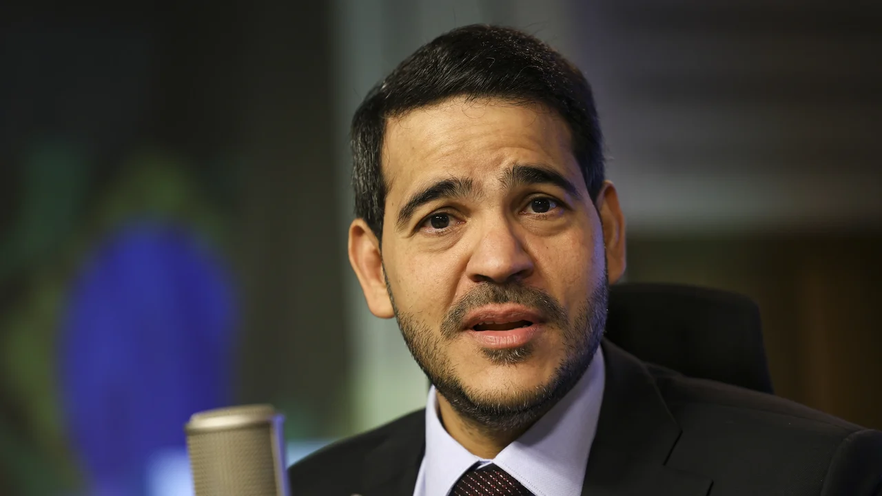 Lula indica Messias ao STF na vaga de Barroso, consolida opção por nomes de confiança e precisará convencer Alcolumbre