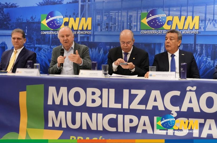 Presidente da CNM pede atuação dos prefeitos contra pauta-bomba na abertura da Mobilização