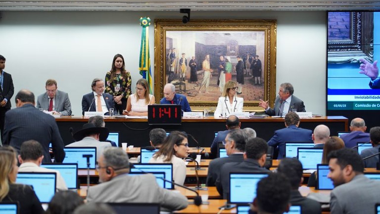 Debatedores divergem sobre limites à imunidade parlamentar