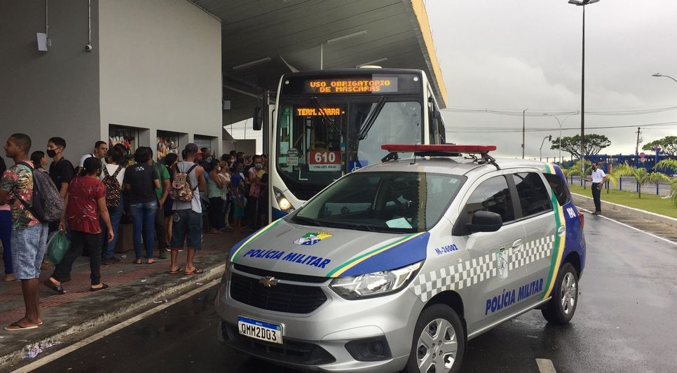 Passageiro é esfaqueado dentro de ônibus no Terminal dos Mercados em Aracaju / Foto: Foto: Aline Aragão/TV Atalaia