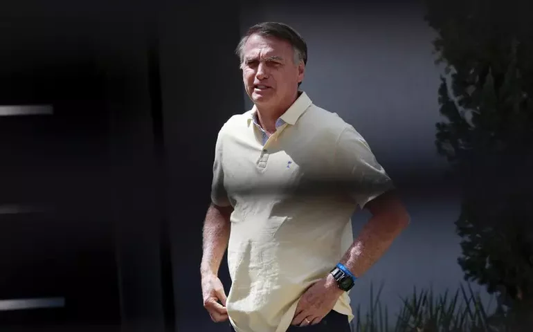 Moraes autoriza Bolsonaro a fazer procedimento médico em 14/9