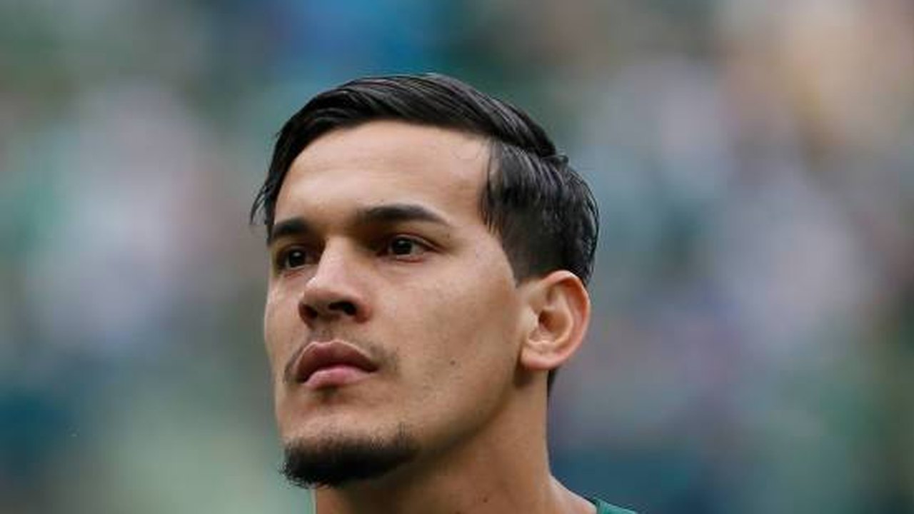 Gómez entra para o Top 10 de zagueiros do Palmeiras e é reverenciado por Toninho Cecílio