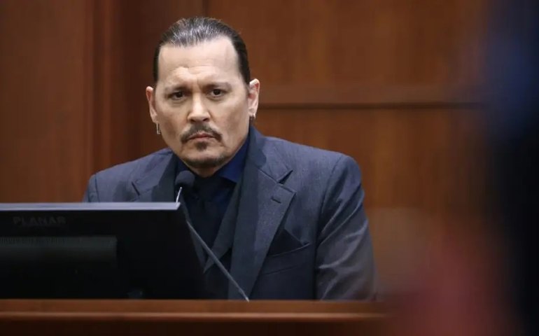 Juíza rejeita pedido de Depp para arquivar processo de Amber Heard