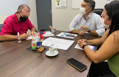 Deputado Ronaldo Medeiros cobra agilidade na abertura de escola na Barragem Leste, em Delmiro
