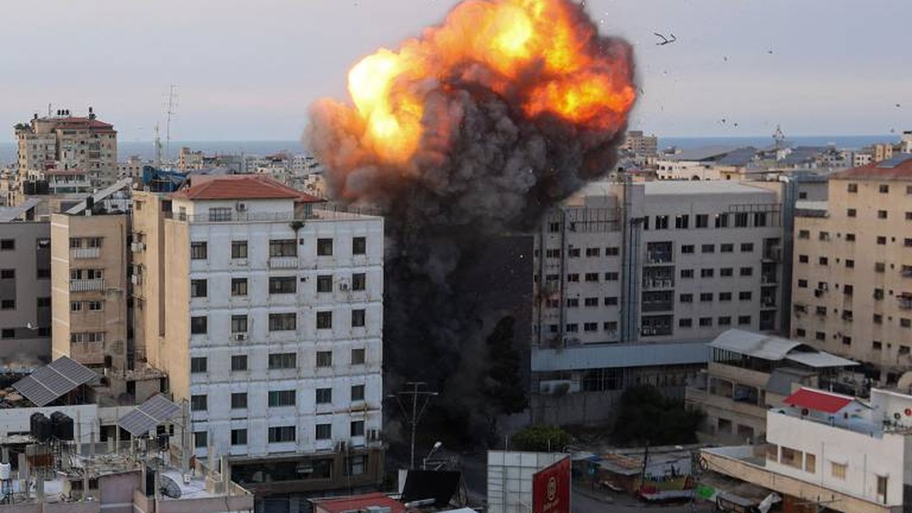 Ataque de Israel na Faixa de Gaza mata ao menos 235 pessoas e ameaça cessar-fogo