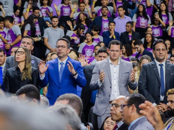 Governador Paulo Dantas doa ambulância para Assembleia de Deus