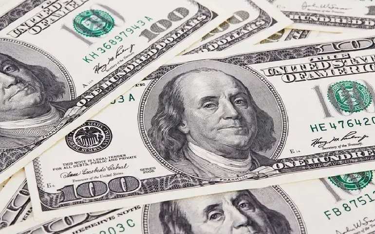 Dólar hesita em manhã de Ptax, mas recua com China e de olho em fluxo comercial