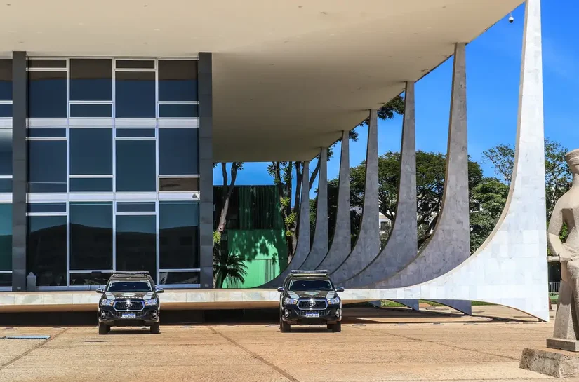 Moraes vota para tornar Eduardo Bolsonaro réu por tentar coagir STF