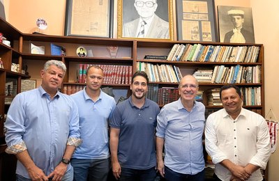 Xadrez Político em Penedo: Ronaldo Lopes conquista aliado de peso com a adesão de Valdinho Monteiro