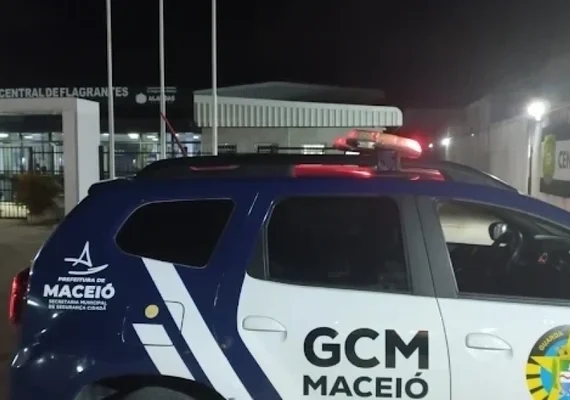 Guarda Municipal prende em flagrante três pessoas por furto de tapumes na Praça Sinimbu