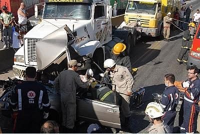 Acidente em rodovia no Espírito Santo: pastores ficaram presos nas ferragens