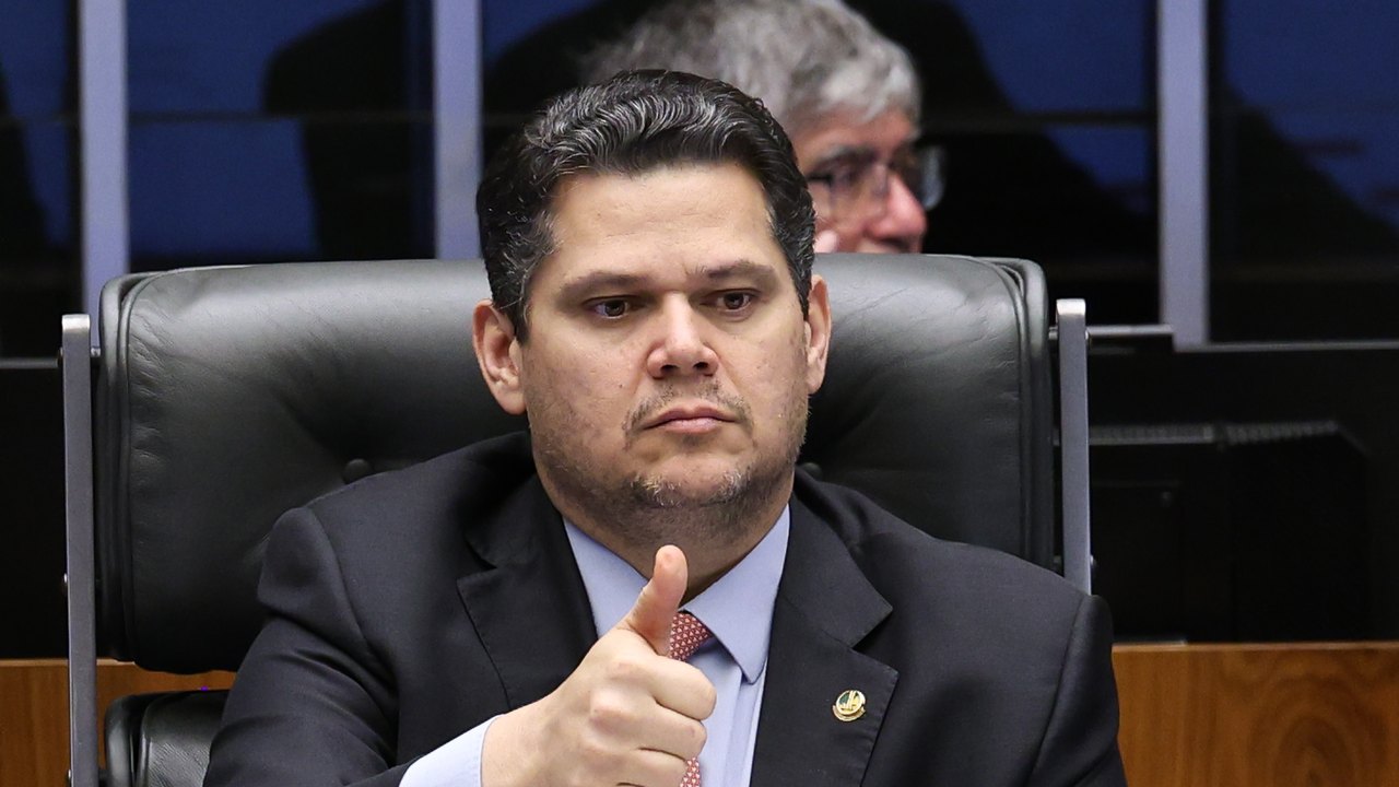 Alcolumbre destrava PEC do fim da 6x1 após conversas com Lula