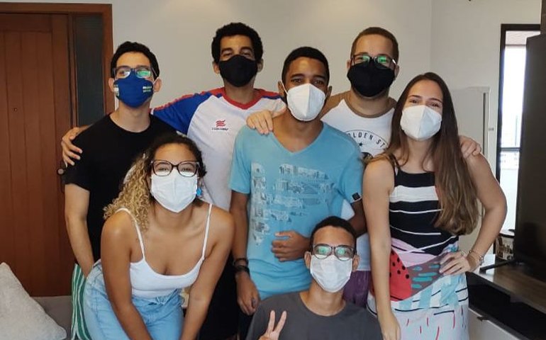 Projeto criado por estudantes oferece aulas gratuitas para quem quer tentar medicina