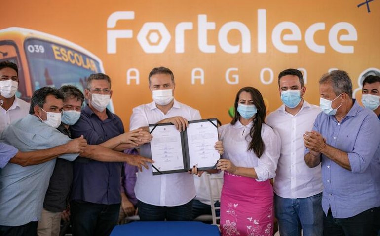 Renan Filho autoriza construção de acesso ao Distrito de Roçadinho e entrega veículos em Ibateguara