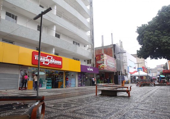 Homem furta caminhão após quebrar janela no Centro de Arapiraca