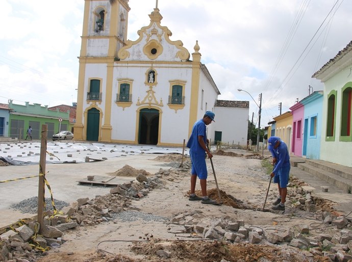 SAAE de Marechal inicia obra de troca de tubulação no Largo da Matriz