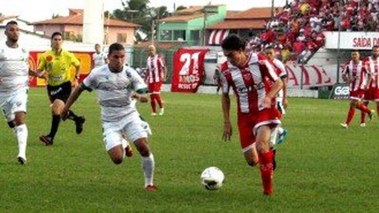 CRB x Coruripe decidem título com bola feita exclusiva da decisão do Alagoano
