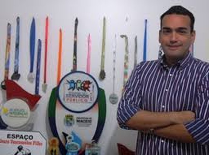 Secretário acompanha atividades em ONG O Consolador