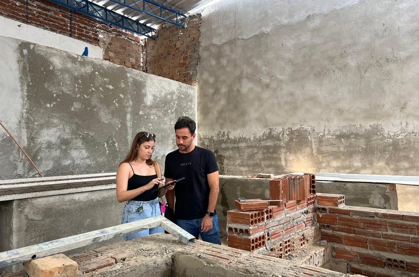 Prefeito de Santana do Mundaú acompanha obras em andamento no município