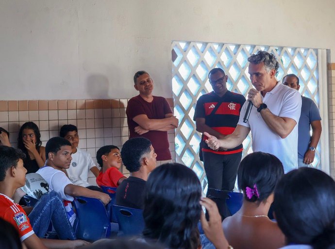 Rafael Brito defende aulas obrigatórias de prevenção à violência nas escolas