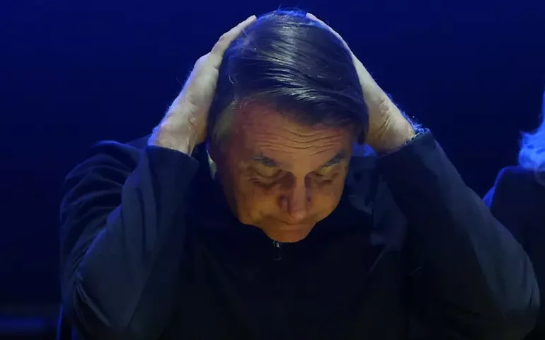 Defesa de Bolsonaro solicita ao STF fim da prisão domiciliar