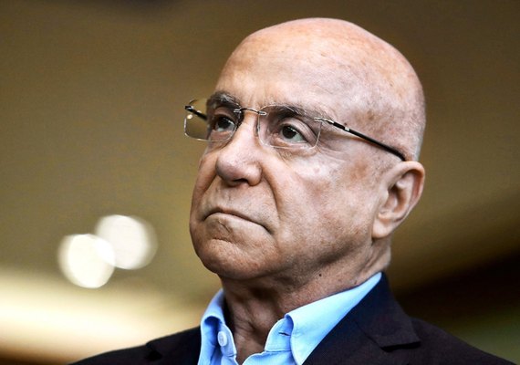 ‘Não querem privatizar para manter toma lá, dá cá’