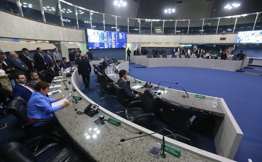 Em decisão histórica, todos os deputados estaduais do PL são cassados no Ceará