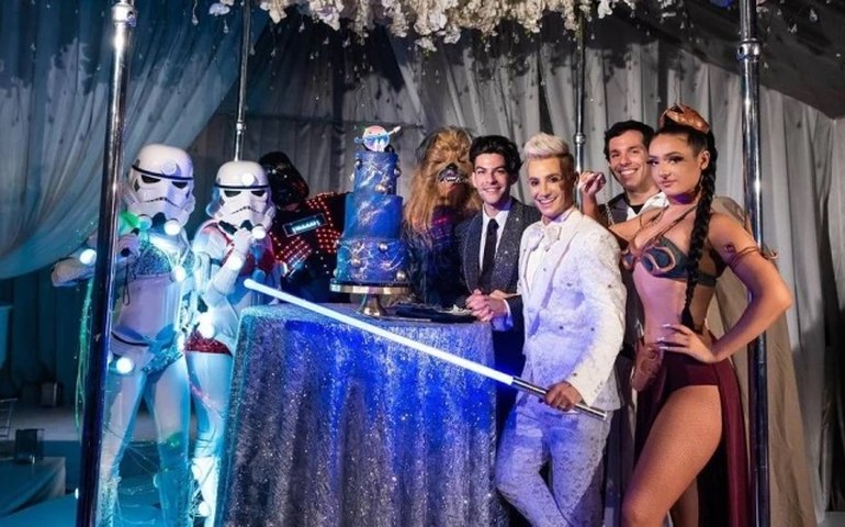 Irmão de Ariana Grande se casa com ator em casamento temático de Star Wars