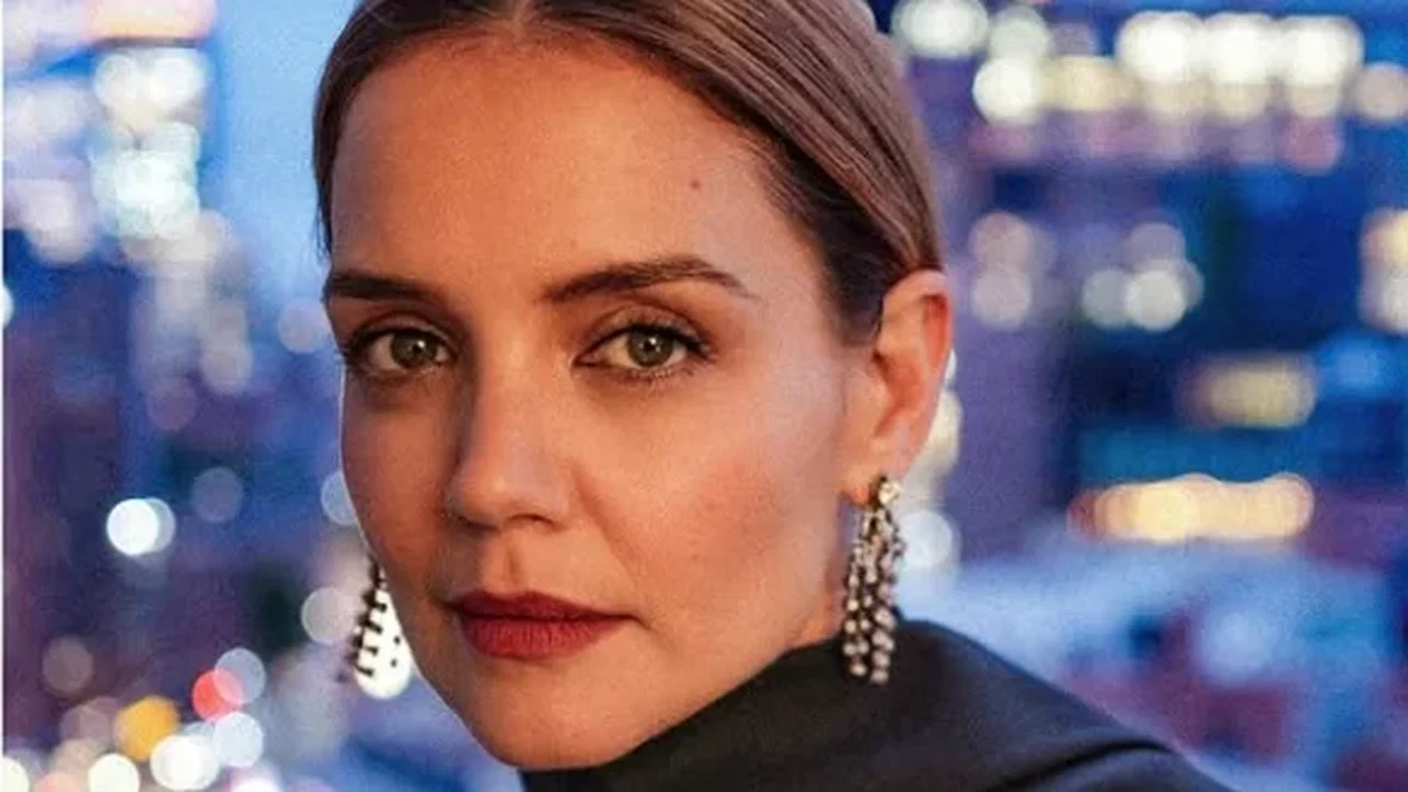 Filha de Tom Cruise e Katie Holmes retira sobrenome do pai