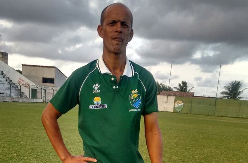 Sem vencer há quatro rodadas, Coruripe dispensa técnico Joécio Barbosa
