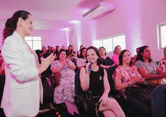 Prevenção ao câncer de mama reúne servidores em encontro na Escola de Governo