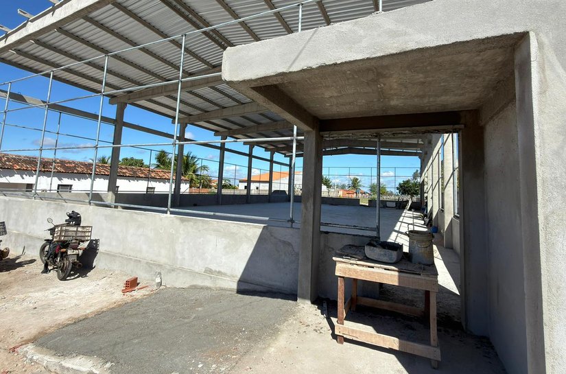Em Delmiro Gouveia, obras das quadras poliesportivas de Caraíbas do Lino e Alto Bonito entram em fase final
