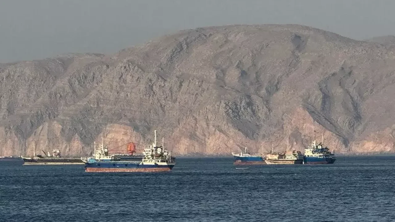 Irã lança mísseis contra petroleiros em Ormuz e mata tripulante