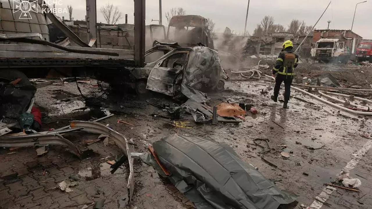 Ataques mútuos de Rússia e Ucrânia deixam mortos e feridos