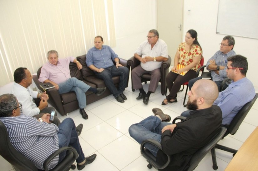 Governo de AL assegura interesse na execução do Programa Amigo Trabalhador