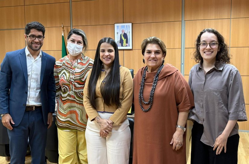 Em Brasília, secretária Marília Albuquerque apresenta ações da Semu à ministra das Mulheres