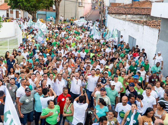 Caminhada e adesivaço marcam início da campanha de Lucas Santos à prefeitura de Traipu