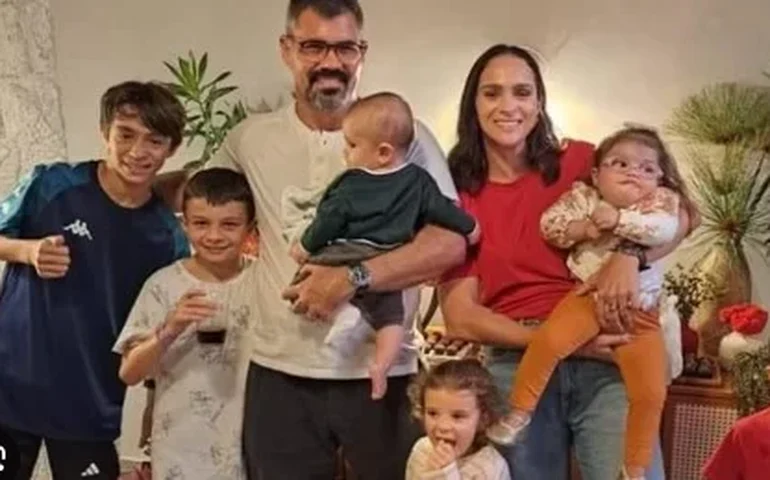 Juliano Cazarré detalha rotina intensa com seis filhos e revela desafios da paternidade