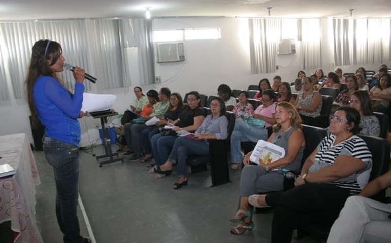 Escolas da 13ª Coordenadoria Regional fazem reunião de alinhamento para 2015