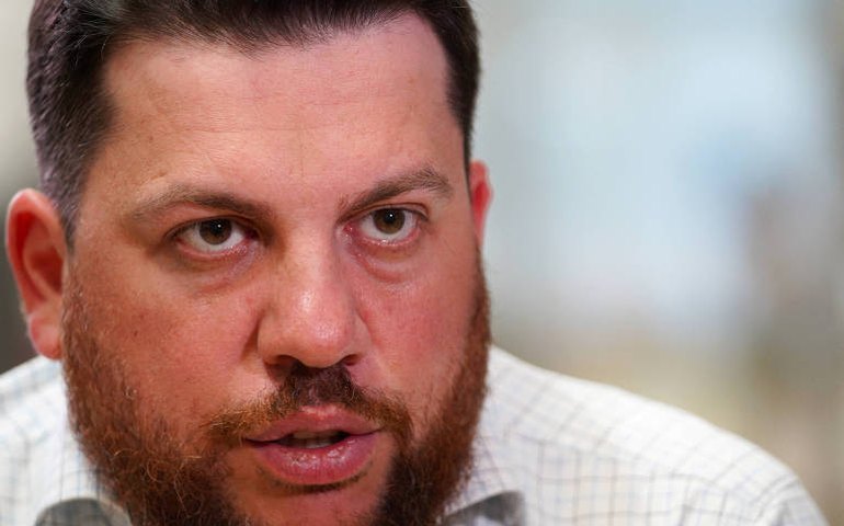 Opositor russo aliado de Alexei Nalvani é espancado com martelo na Lituânia