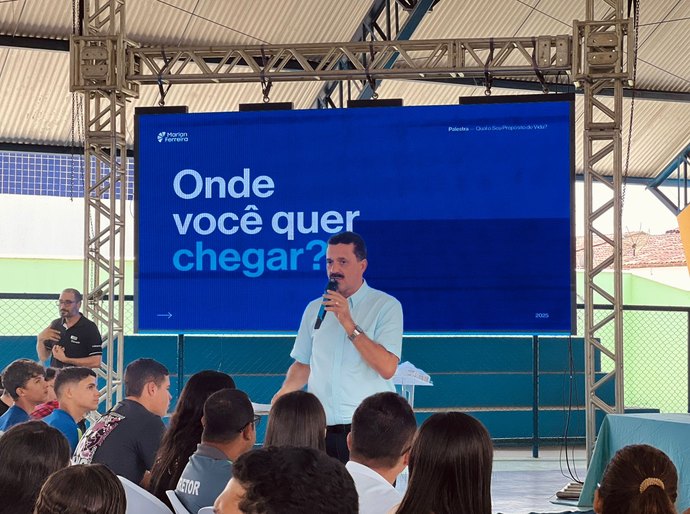 Palestra motivacional inspira alunos do 9º ano da rede municipal de Limoeiro de Anadia