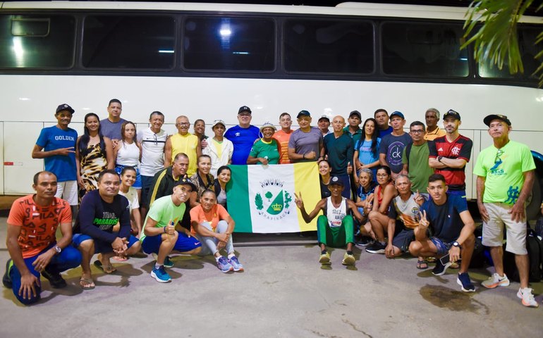 Secretário de Esporte acompanha saída de mais de 40 atletas de Arapiraca para PE