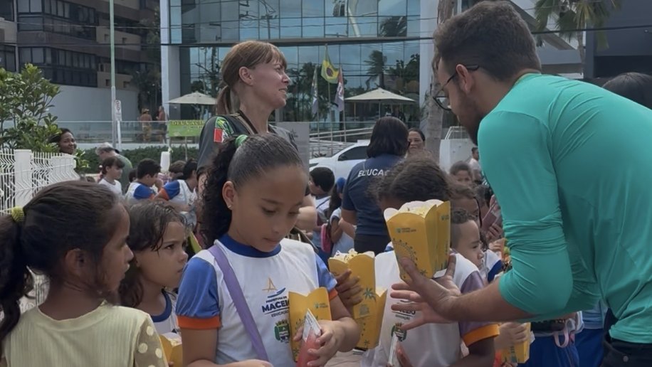 Roda Maceió celebra o Dia Nacional da Alegria com experiência para 130 crianças
