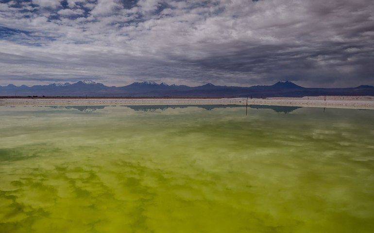 Mineração de lítio afunda lentamente salar do Atacama, diz estudo